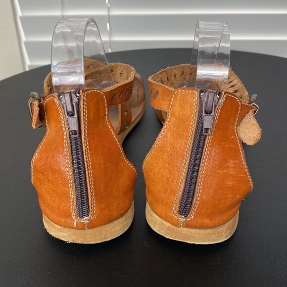 L*Space by Cocobelle Brown Laser Cut Strappy Leather Sandals Size 9 - Picture 4 of 7
